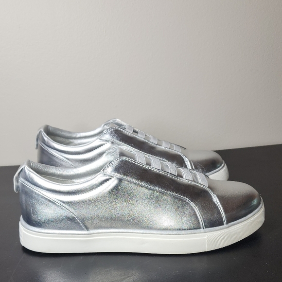 Kenneth Cole Reaction Silver White Sneakers Modern Style - Picture 5 of 10